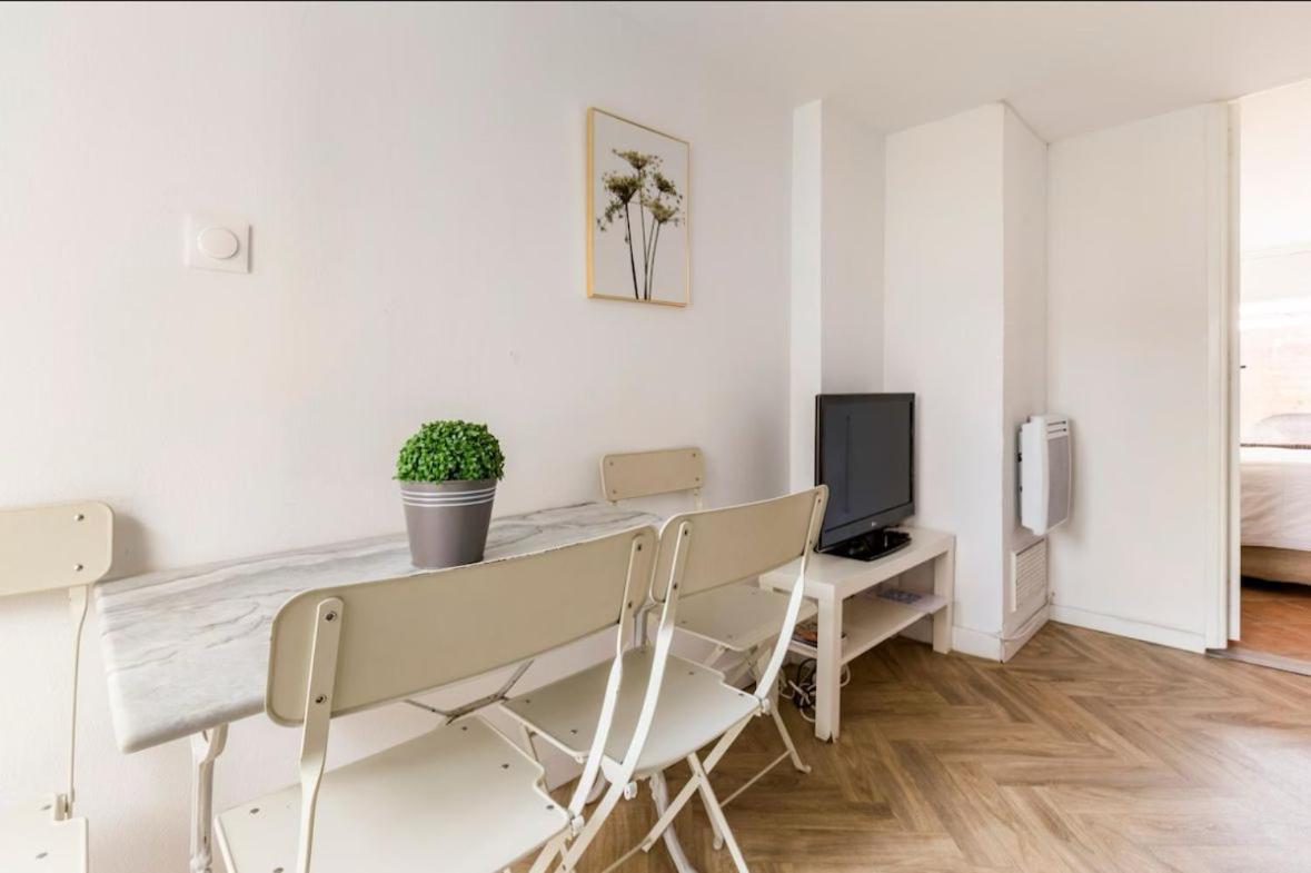 Escapade Pres De Lille - Appartement Charmant Avec Terrasse Et Parking Privee Mons-en-Baroeul Ngoại thất bức ảnh