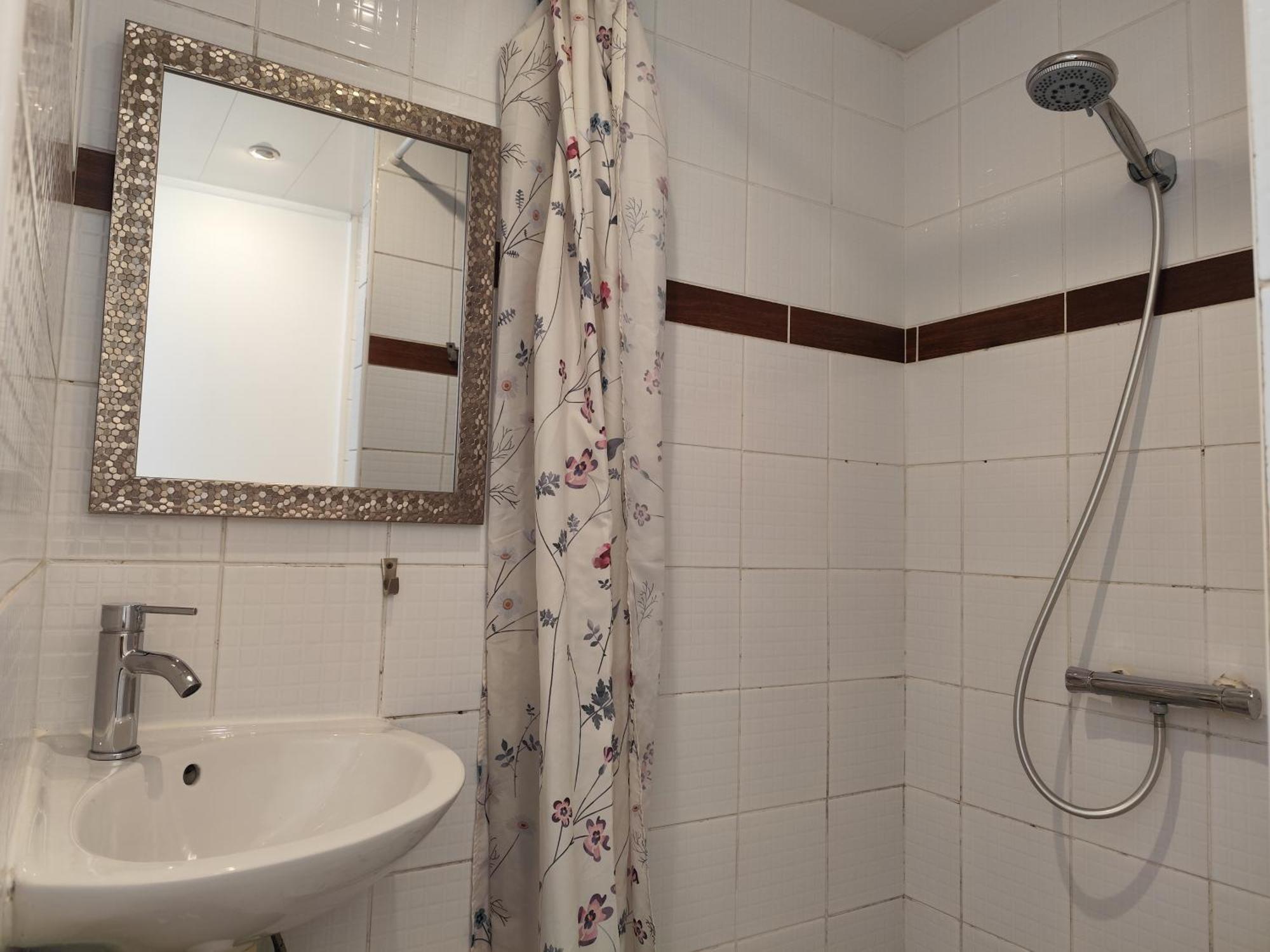 Escapade Pres De Lille - Appartement Charmant Avec Terrasse Et Parking Privee Mons-en-Baroeul Ngoại thất bức ảnh