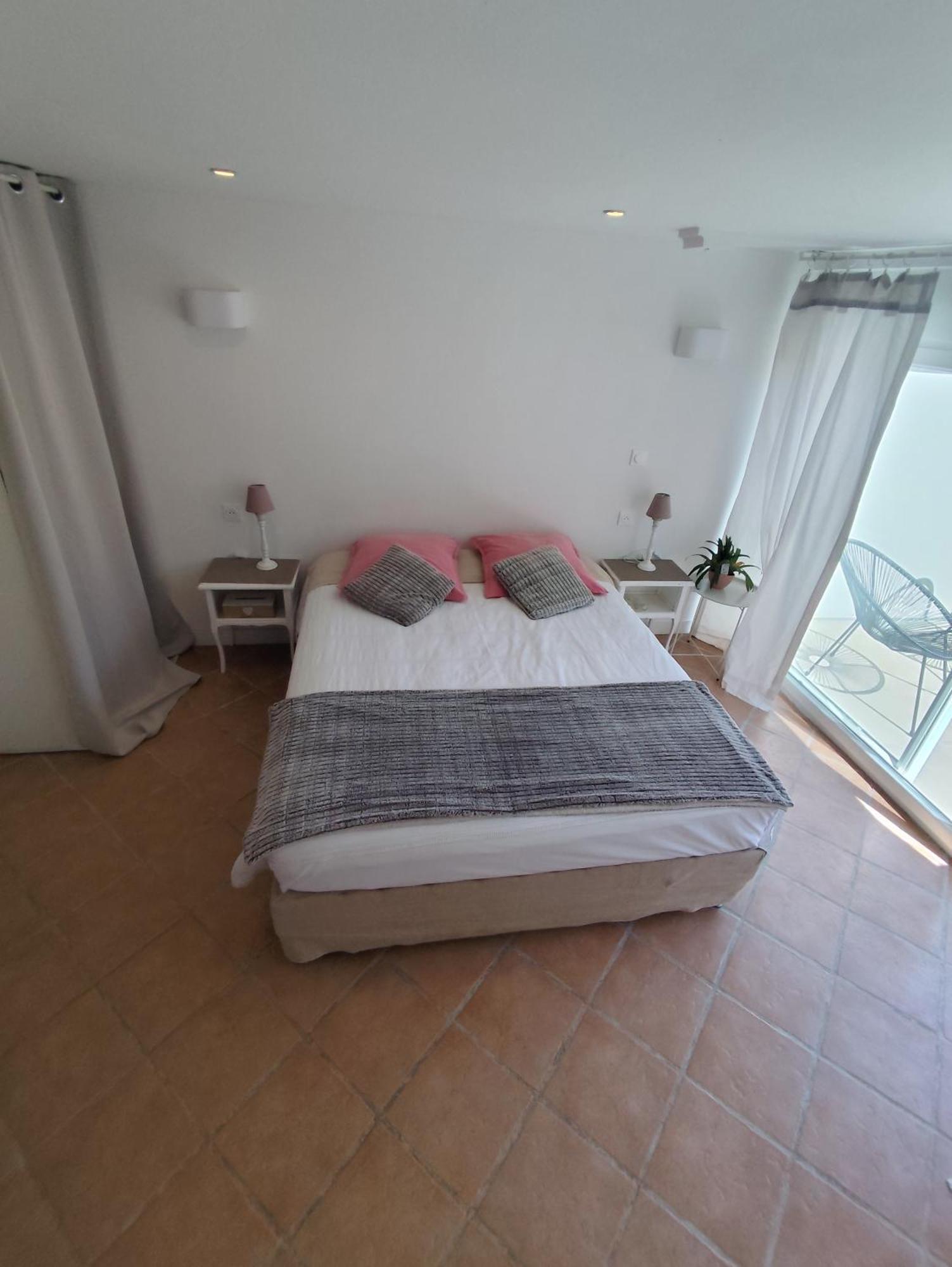 Escapade Pres De Lille - Appartement Charmant Avec Terrasse Et Parking Privee Mons-en-Baroeul Ngoại thất bức ảnh